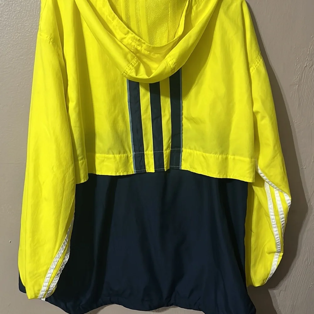Adidas men’s medium yellow and navy hooded windbreaker